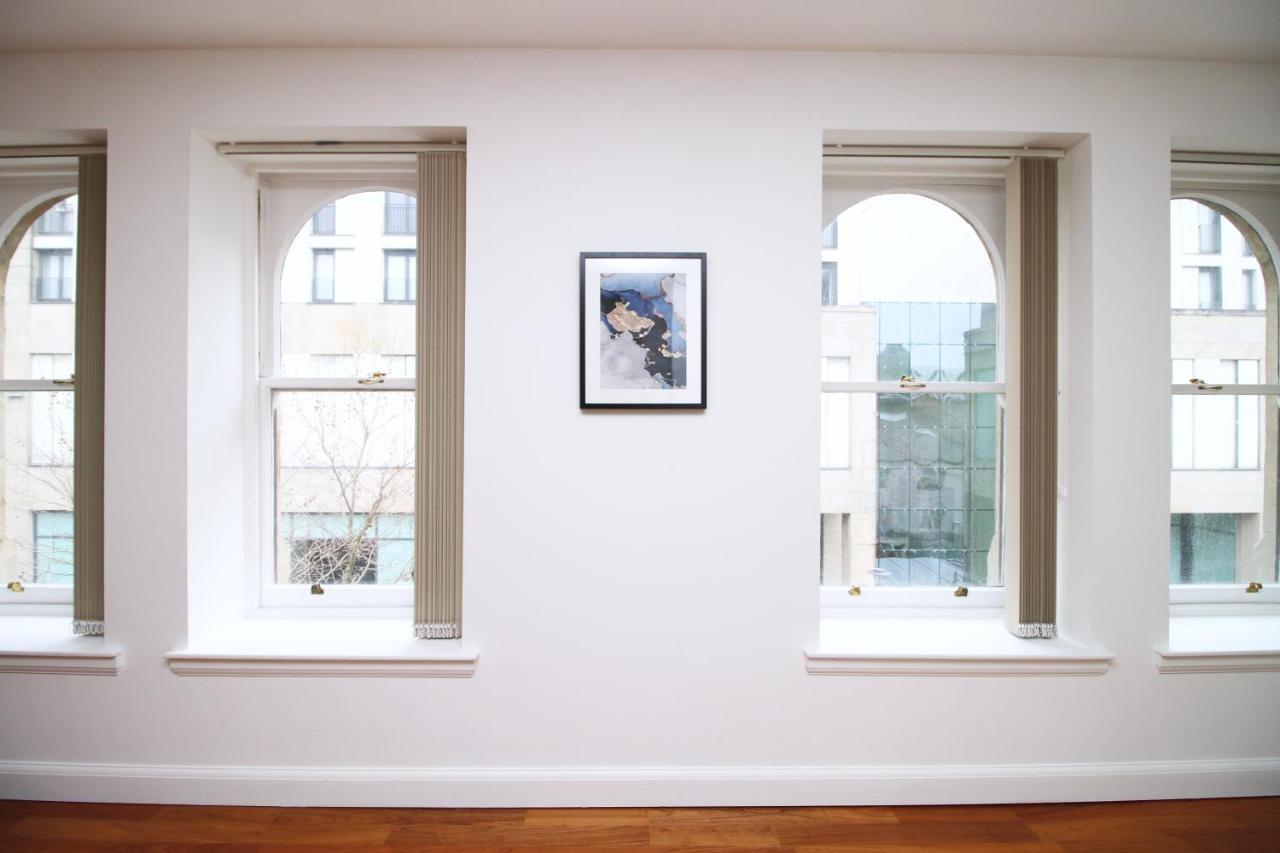 No 2 Under The Clock By Ssw - 2Br, Right In The City Centre, Sleeps 6 Cardiff Exteriér fotografie