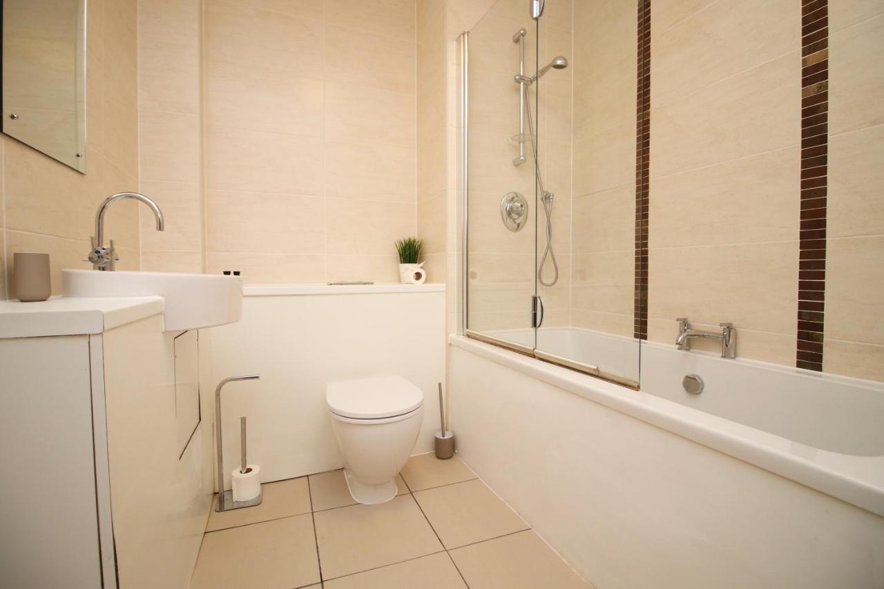 No 2 Under The Clock By Ssw - 2Br, Right In The City Centre, Sleeps 6 Cardiff Exteriér fotografie